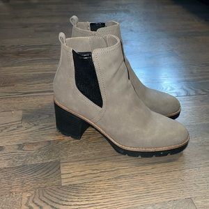 BOOTS ! Size 9. Naturalizer
